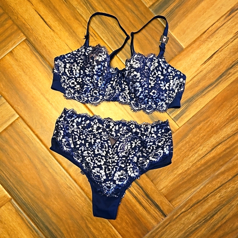 NWT Victoria Secret Navy Blue Foiled Bra & Panty Set